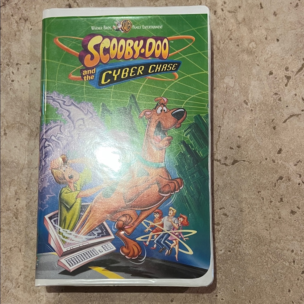 Warner Bros. Scooby-Doo Cyber Chase Green and Orange Cover